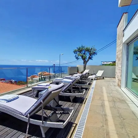 C'est Si Bon By Lovelystay *