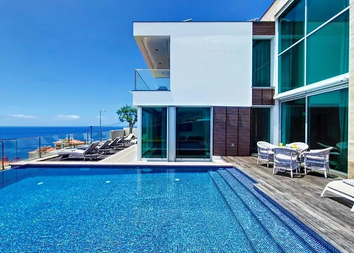 Villa C'est Si Bon By Lovelystay Funchal (Madeira)